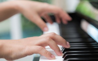How To Correct The Hand’s Posture During The Piano Lessons